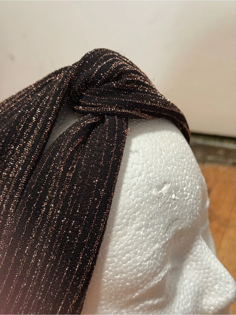 Women's Metallic Ribbed Knot Headband - black and bronze